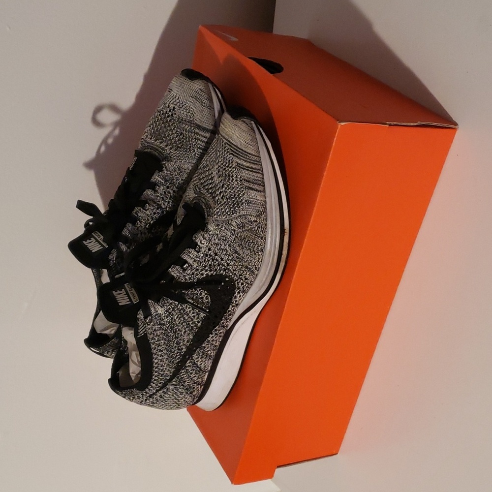 Nike Flyknit Racer Black & White
